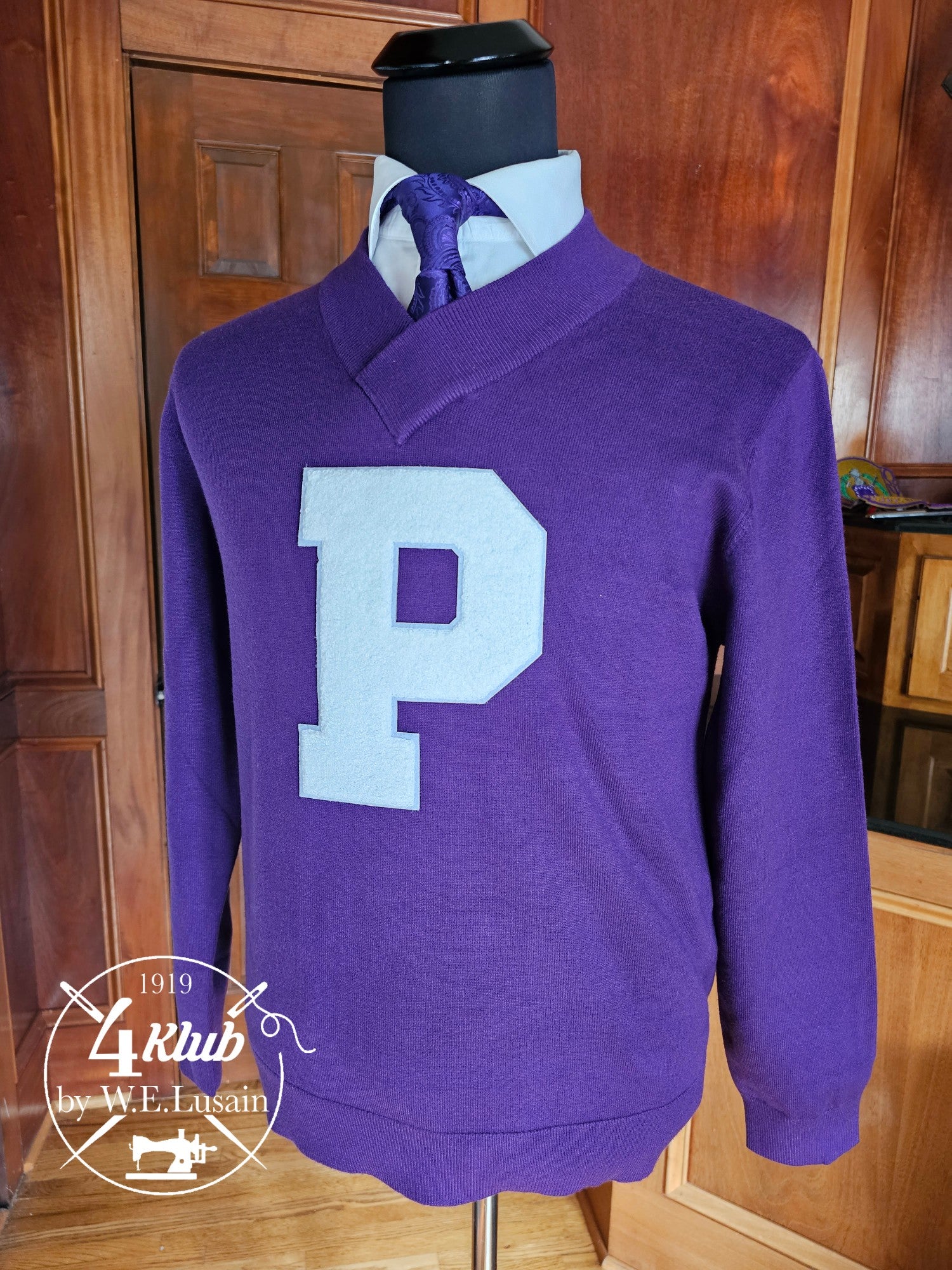 P vneck 4klub by w e lusain