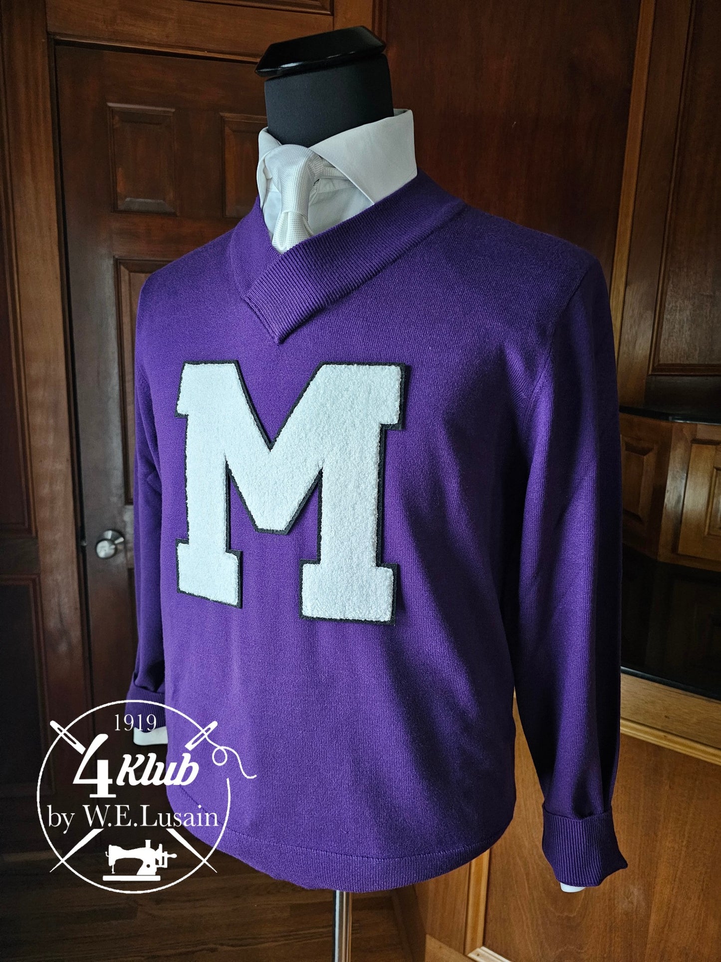 M Vneck (Unisex)