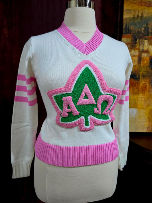 Pretty Chapter ONLY Sweater (White)