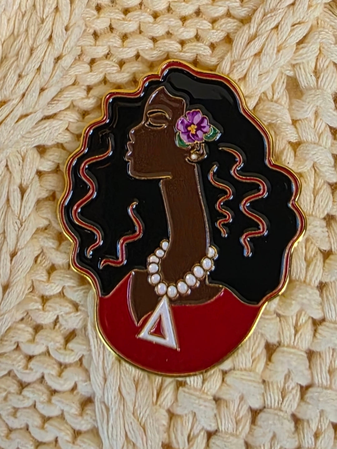 2" Diva Lapel Pin